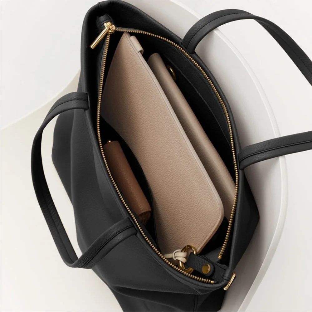 Cuyana Tall Easy Zipper Tote Black with Tall Easy Tote Insert - Picture 4 of 14